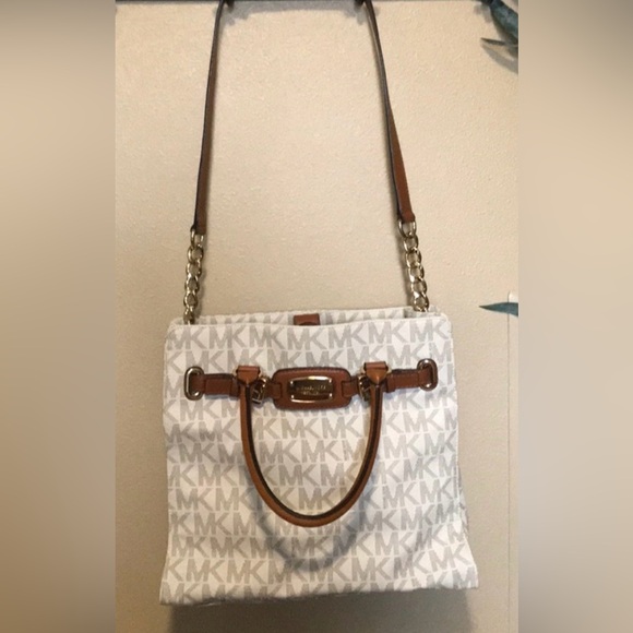 Michael Kors large Hamilton purse - Picture 4 of 9